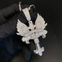 Collier unisexe tendance hip-hop avec pendentif croix et ailes en cuivre et résine incrustée, motif crâne