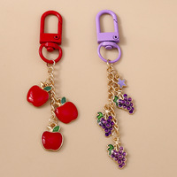 Porte-clés créatif en métal en forme de fruits, mignon pomme et raisin, mini pendentif tendance pour sac à dos, cadeau personnalisé et stylé