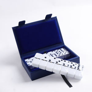 Boîte de rangement élégante pour dominos avec rabat magnétique, boîte de jeu de dominos en cuir - Product Image 1