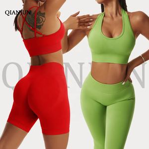 Logo personnalisé recyclé couleur unie à séchage rapide haut élastique Sport débardeur coupe basse Yoga soutien-gorge sans couture entraînement haut niveau <span class=keywords><strong>de</strong></span> forme - Product Image 1