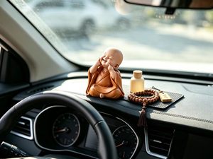 Linda estatua de resina de pequeño <span class=keywords><strong>monje</strong></span>, figurita de Buda bebé tímido y risueño para decoración zen de mesa o salpicadero de coche, regalos artesanales de resina. - Product Image 4