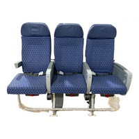 Siège d'avion économique pour passagers avec accoudoirs