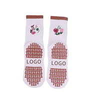 Chaussettes de Pilates en gros pour l'équipe, collection printemps, antidérapantes, respirantes, en coton, élasthanne et polyester, avec revers et emballage personnalisé