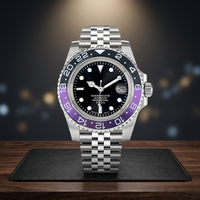 Montre de plongée analogique avec bracelet Jubilee noir et violet, logo S, mouvement NH35, résistance à l'eau 50 bars, verre saphir, acier inoxydable