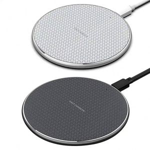X321-1 แท่นชาร์จไร้สายแบบพกพา 10W ชาร์จเร็ว ระยะไกล ใช้ได้กับโทรศัพท์มือถือทุกรุ่น - ระบบป้องกันไฟฟ้าเกินพิกัด (SCP Protection) - Product Image 4