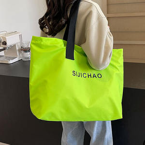 Vente en gros Sacs fourre-tout en nylon uni Sacs à provisions pour femmes Logo imprimé Sacs de plage imperméables 16 pouces Sacs à main portables pour le voyage - Product Image 3