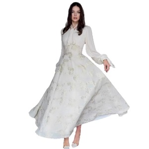Nuovo Abito Lungo da Sera <span class=keywords><strong>Blu</strong></span> Elegante con Motivo a Farfalla Jacquard Dorato, Stile Francese Chic, con Maniche a Lanterna Plissettate - Collezione Primavera 2026 (Vendita all'Ingrosso) - Product Image 5