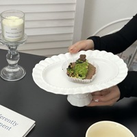 Assiette ovale en dentelle de style européen sur pied haut, plat de service décoratif pour mariage, événement, hôtel, restaurant, présentation de desserts à domicile