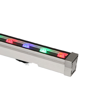 La lámpara de pared de 24W está diseñada para superficies más grandes, ofreciendo mayor brillo y una distribución de haz más amplia, con una longitud de 600 mm. - Product Image 1