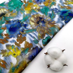 Tissu Popeline de <span class=keywords><strong>Coton</strong></span> Peigné Biologique Liberty Imprimé Uni à Bord Doré Motifs Floraux Peints pour Robes et Chemises Femme et Fille - Product Image 3