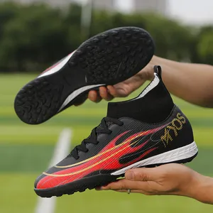 2022 חדש במפעל סיטונאי החלקה דשא ספורט כדורגל נעלי אמצע לחתוך כדורגל מגפיים גבוהה-איכות כדורגל סוליות עבור גברים
