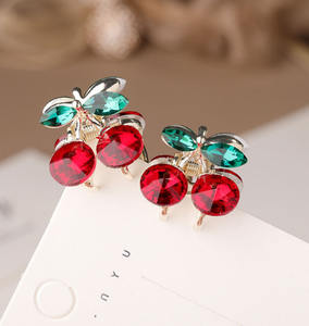 تيكتوك حار بيع 18 قيراط الذهب PVD الفولاذ المقاوم للصدأ لطيف الكريستال الأحمر الكرز الصغيرة للنساء - Product Image 6