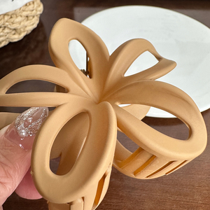 SHE SHARES ODM Accessorio per Capelli <span class=keywords><strong>di</strong></span> Lusso con Design Traforato e Finitura Opaca a Forma <span class=keywords><strong>di</strong></span> Plumeria - Product Image 5