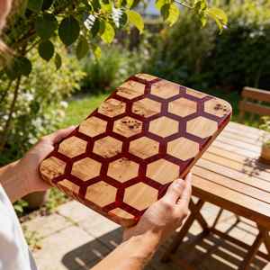 เขียงไม้เรซิ่นแข็งแรง ผลิตจากไม้กระถินเทศและไม้มะม่วง ออกแบบมาเพื่อความมั่นคง ความหนา และความสม่ำเสมอ - Product Image 6