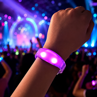 Bracelet en silicone multicolore télécommandé Longstargift, sangle réglable, bracelet LED pour l'engagement de l'audience lors de concerts