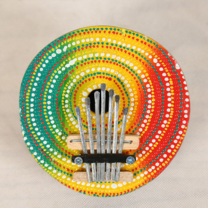 Venta al por mayor de Piano de pulgar de coco con pintura de puntos hecho a mano, Kalimba de 7 teclas, instrumento musical de estilo étnico, regalo para niños - Product Image 1