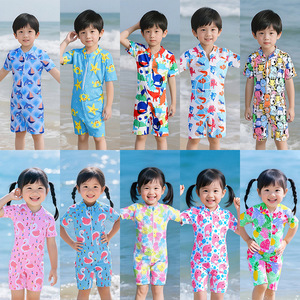 Maillot de bain une pièce pour enfants, protection anti-UV, pour bébés garçons, natation et sports nautiques, fabriqué au Zhejiang, col rond, une pièce - Product Image 1