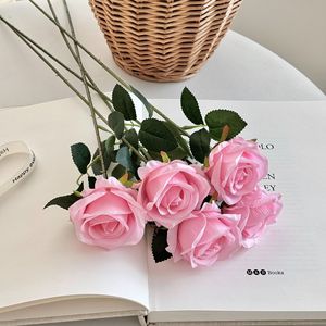 Fleur artificielle en gros, rose beige en soie pour la décoration de mariage - Product Image 4