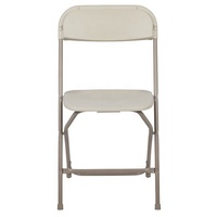 Chaise pliante en plastique beige portative empilable extérieure populaire pour des événements de mariage de partie