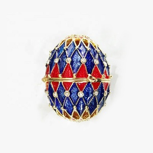 Caja de Joyería de Estilo Vintage con Huevos Rusos de Cristal Esmaltados Coloridos al Estilo Fabergé - Product Image 1