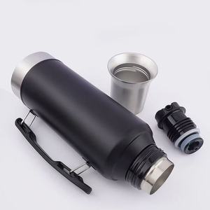 Set Thermos in Acciaio Inox da 1300ml con 2 Tazze e Bombilla, Regalo per Tifosi di Calcio, Kit da Viaggio Portatile con Isolamento Sottovuoto - Product Image 5