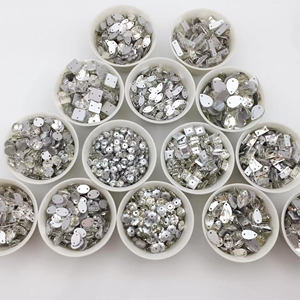 Vetro fai da te all'ingrosso con doppi fori e retro piatto vari stili e forme <span class=keywords><strong>di</strong></span> pietre <span class=keywords><strong>di</strong></span> cristallo cucite a mano per scarpe capi - Product Image 1