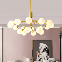 Lustre moléculaire moderne de luxe en métal doré avec globe en verre et ampoules G9 pour salon et salle à manger