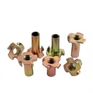Inserts en <span class=keywords><strong>bois</strong></span> sur mesure de haute qualité en acier au carbone zingué DIN 1624 Grade 4.8, taille métrique, à quatre griffes (4 pointes) pour meubles - Product Image 1