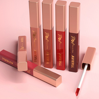 Gloss à lèvres effet miroir, waterproof, hydratant, longue tenue, formule liquide transparente, vegan, pour des lèvres brillantes et pulpeuses.