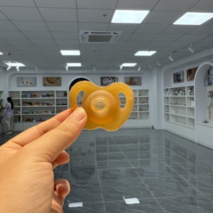 Vente en gros de sucette à tête <span class=keywords><strong>ronde</strong></span> Apple, y compris attache-sucette, housse de rangement et emballage de vente de sucettes drôles - Product Image 4