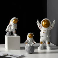 Résine Astronaute Figurine Moderne Cosmonaute Statue Décoration de La Maison Salon Ornements Lune Sculpture Pour Garçon Gril Cadeaux