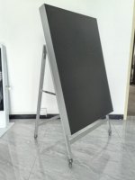 Écran d'affichage numérique LED mobile pliable FTV en forme de A avec contrôle par application, 4 roues, utilisation intérieure, couleur intégrale, pas de pixel P1.25-P2.5