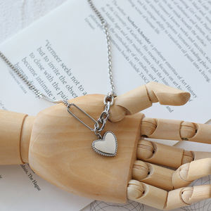 Collar clásico con colgante de corazón de acero inoxidable con ajuste de garra Cadena de eslabones de moda para celebraciones de aniversario - Product Image 6