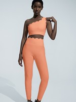 Ensemble de yoga 2 pièces personnalisé pour femme avec logo, haut court asymétrique à bords festonnés et leggings taille haute festonnés, tenues de sport