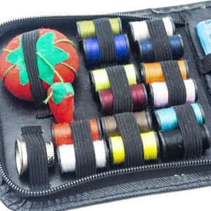 Kit <span class=keywords><strong>de</strong></span> couture portable en cuir noir avec aiguilles, fils et ciseaux, étui <span class=keywords><strong>de</strong></span> rangement <span class=keywords><strong>de</strong></span> haute qualité pour la maison et les voyages - Product Image 2
