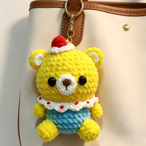 Porte-clés Ours Fraise au Crochet Fait Main, Très Vendu, Breloque de Sac Ours Amigurumi en Coton Doux Tricoté, Adorable Jouet au Crochet, Idéal Cadeau - Product Image 6