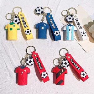 Porte-clés personnalisé en PVC <span class=keywords><strong>3D</strong></span> avec pendentif maillot de footballeur Messi Ronaldo Mbappé et sangle - Product Image 2