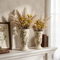 Vase en céramique ARM LVG de style français, motif floral peint à la main, blanc crème, forme trompette surélevée, vase en porcelaine pour centre de table