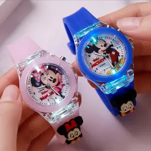 Relógio de pulso super-herói Minnie Mickeey para meninos e meninas, relógio de pulso de quartzo com luz flash luminosa para crianças, homem aranha