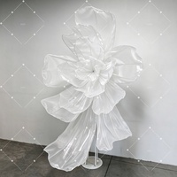 Nouveau produit Fleurs de mariage artificielles en gaze blanche Décorations de table élégantes pour la maison, le bureau ou l'hôtel pour les fêtes et les événements