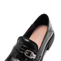 Mocassins en cuir verni noir avec motif embossé et boucle argentée, talon bas, à enfiler, pour un usage décontracté, chaussures décontractées pour femmes