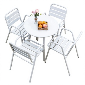 Ensemble table et chaises en alliage d'aluminium de style nordique minimaliste pour cafés, patios, jardins, terrasses ; résistant aux intempéries, personnalisable - Product Image 1