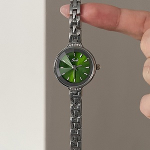 นาฬิกาข้อมือโลหะหรูหราดีไซน์เรียบง่ายสง่างามสำหรับสุภาพสตรี รุ่นควอตซ์ ปี 2025 - Product Image 2