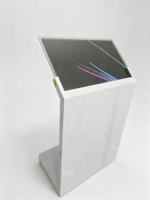 Kiosque OLED Transparent 30 pouces, Transmittance Élevée 43%, Affichage Numérique Tactile 10 Points, Android/PC SDK pour Expositions Intérieures et Commerce de Détail OEM