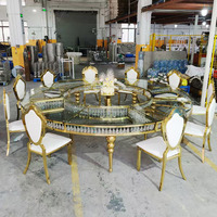 Fournitures de fête de luxe, table de banquet de mariage en acier inoxydable doré avec plateau en verre, table serpentine avec cristal