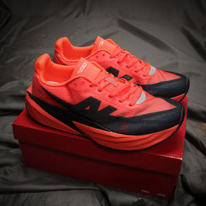 รองเท้าวิ่ง <span class=keywords><strong>NB</strong></span> FuelCell ตาข่ายระบายอากาศ น้ำหนักเบา <span class=keywords><strong>V5</strong></span> แผ่นคาร์บอน ผ้าฝ้าย กันลื่น แบบผูกเชือก ซับแรงกระแทก รองเท้าผู้ชาย ผู้หญิง - Product Image 1