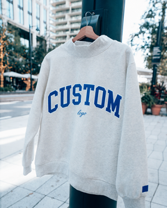 เสื้อสเวตเชิ้ตคอเต่าทรงโอเวอร์ไซส์สำหรับผู้หญิง สวมใส่สบาย พิมพ์ลายตัวอักษรได้ตามต้องการ แขนยาว ทรงหลวม ใส่สบาย อุ่นด้วยผ้าฟลีซ สไตล์สตรีทแฟชั่น - Product Image 3