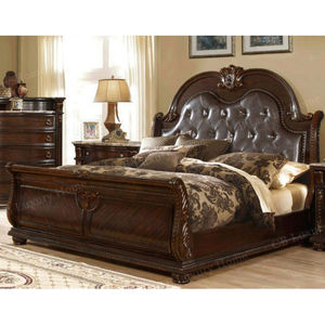 Ensemble de chambre d'hôtel haut de gamme en bois sculpté : Lit rembourré, coiffeuse en bois, tables de chevet et commode - Product Image 2