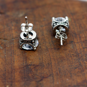 yunnique <b>Stud</b> <b>Earrings</b> Crown Shape Claw Setting <b>Black</b> And White Geometric Fashion Jewelry Gift - Product Image 3