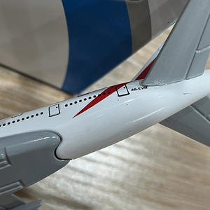 โมเดลเครื่องบินโลหะไดแคสต์ แอร์บัส A380 ของสายการบินเอมิเรตส์ ขนาด 16 ซม. สเกล 1/400 พร้อมฐานตั้ง - Product Image 3